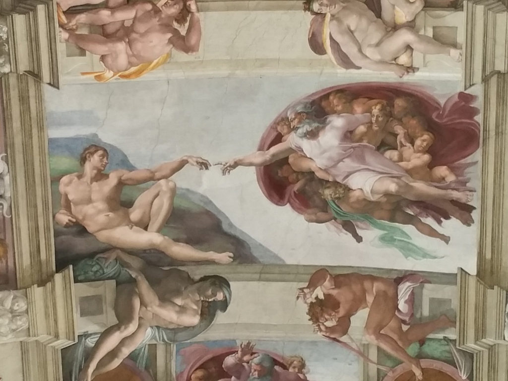 Cena da Criação de Adão pintada por Michelangelo