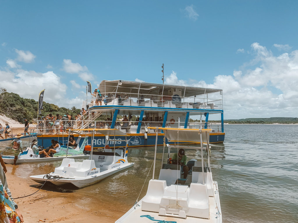 O que fazer em Maceió - Embarcações que saem da Barra de São Miguel para a Praia do Gunga