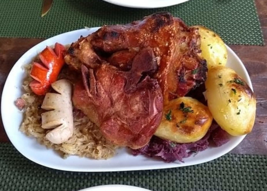 Tradicional comida alemã em Monte Verde