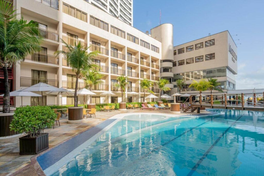 A piscina do Mareiro é uma das maiores dos hotéis nessa localização! onde ficar em fortaleza