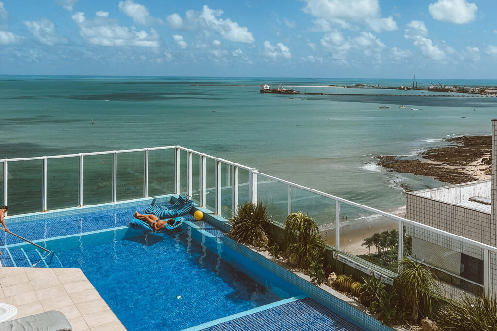 A vista da cobertura do Seara Praia Hotel é perfeita! onde ficar em fortaleza